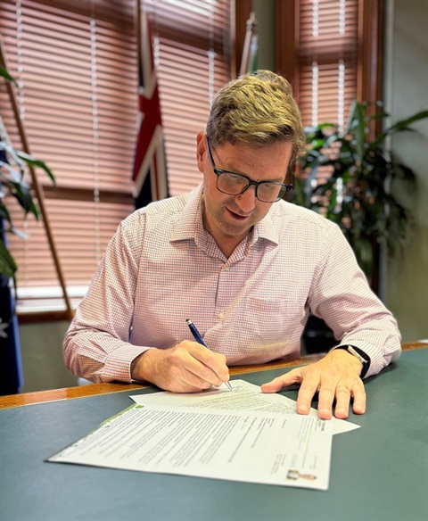Mayor McDonald Olympic Submission signing