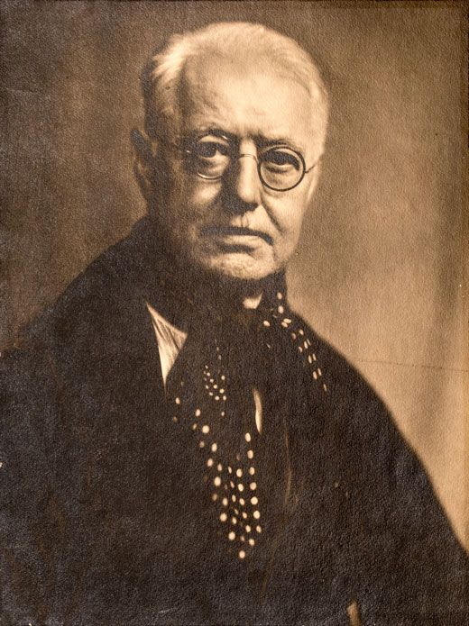 UNKNOWN PHOTOGRAPHER / Portrait of Lionel Lindsay n.d. / sepia photograph / 30.0 x 22.5 cm / Lionel Lindsay Gallery and Library Collection 458