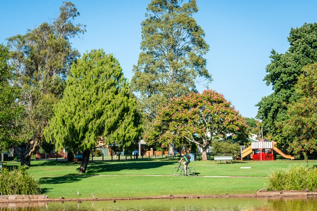 lakeannandparkcyclist
